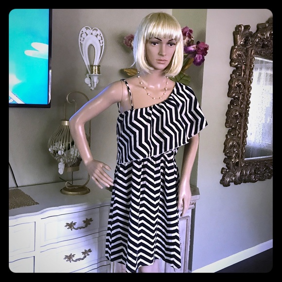 indulge Dresses & Skirts - 4 for 20$ Beautiful dress